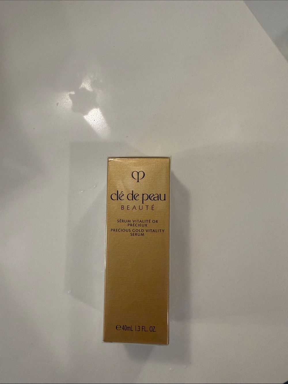 cle de peau Beauté Precious Gold Serum – Metallic Gold